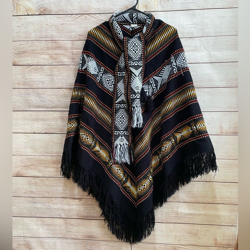 VINTAGE TEJIDOS AZTEC SOUTHWEST PRINT PONCHO  IN BLACK‎